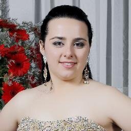 Não sou nada.
Nunca serei nada.
Não posso querer ser nada.
À parte isso, tenho em mim todos os sonhos do mundo.