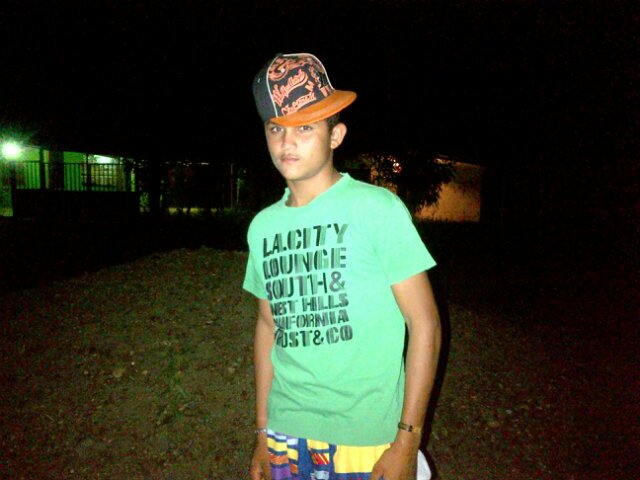 Mi pim {2A92CD72}soy un chico buena honda sigeme y te sigo soy boxeador y estudiante me justa mucho chatear ☆soy un poco timido pero realista y sinsero besos \»