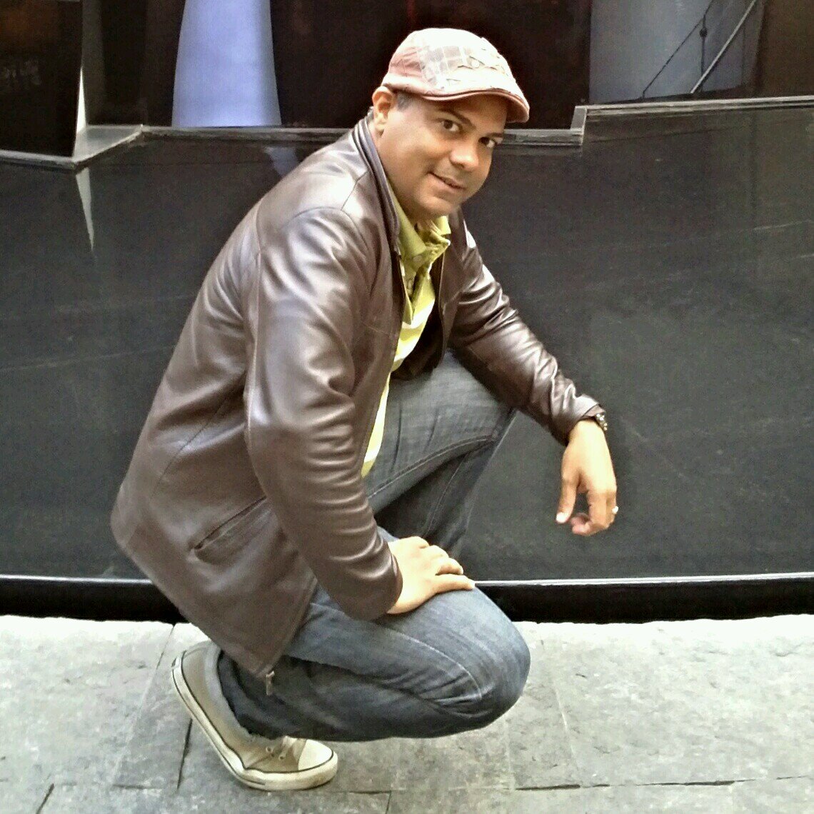 Baterista, percusiones, teclado, arreglista, compositor, productor musical.