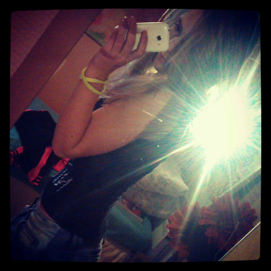 cylievalie's profile picture. denise mij sister 3 anoushka me best friend 3 11-11-13 3 lieve tante wil je nooit meer kwijt  3