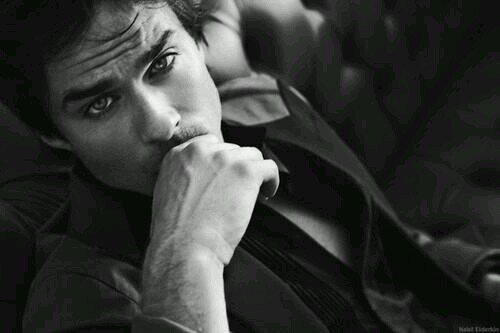 Suelen decir que soy el Salvatore malo, el sexy y el...ah sí, sin sentimientos. Nobody knows how, nobody will ever know, just feel love. Barbie.