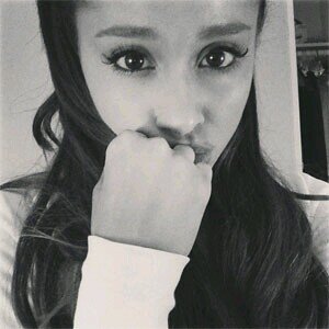 ARIANA IS THE ARTIST OF THE YEAR ♡♡i love ariana grande , food , christmas , pastel colours  I'm so proud.