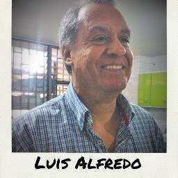 Empleado Publico, 53 años de edad, soltero.