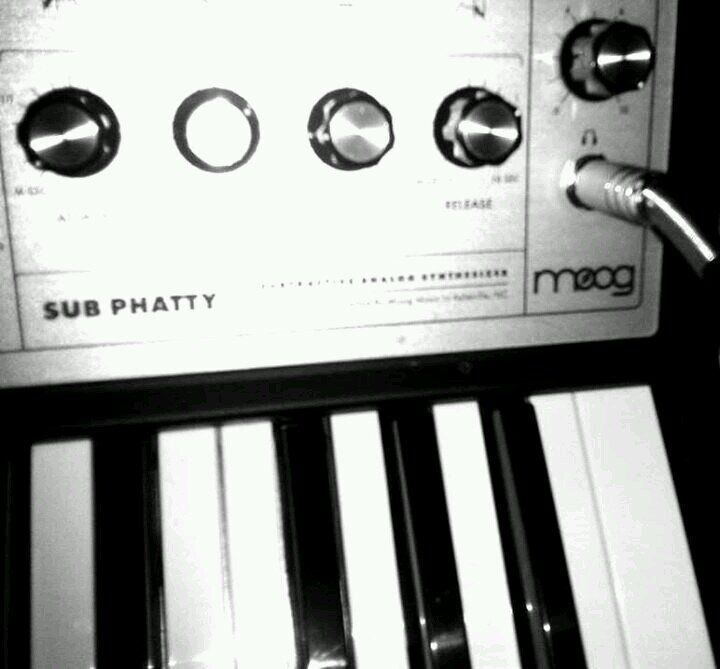 Soloartist from Farsta in electromusic inspired by ska, synth, pop and lots of different sounds. http://t.co/PDondvgsFK