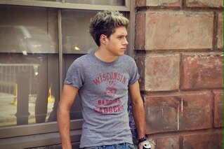 You just got a free follow! please follow @5secsofxhoran shes had to create a new acc as old one was hacked... she follows back! ily and thank you :) X