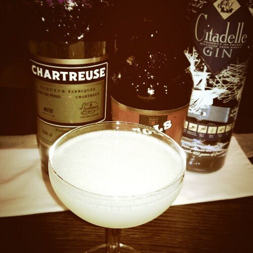 Mixologist in http://t.co/eobSQ7cebZ enthusiast. Manager Beergarden Reykjavík. 100% Gooner.