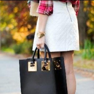 workgirllprobs's profile picture. Diary of a working girl and her daily thought of why wasn't I born rich? #workinggirlprobs