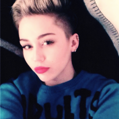 estava ouvindo maconha pra fumar miley cyrus