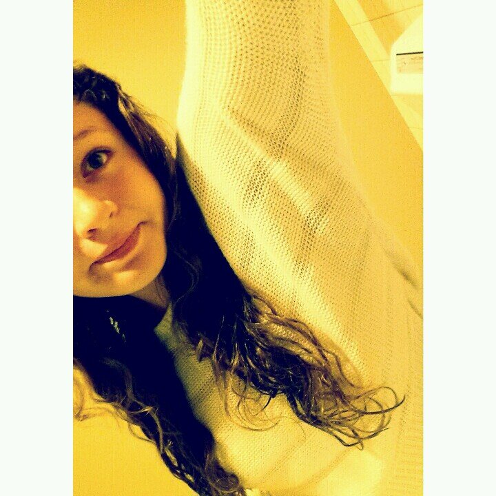 Hello! I love music & singing, love food & rollercoasters , suscribe to me on youtube= jazzysalinas