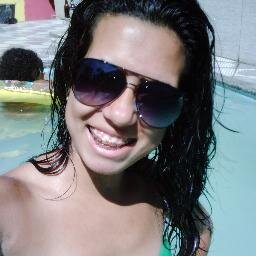 Brindo à casa, brindo à vida, meus amores e minha família ♪