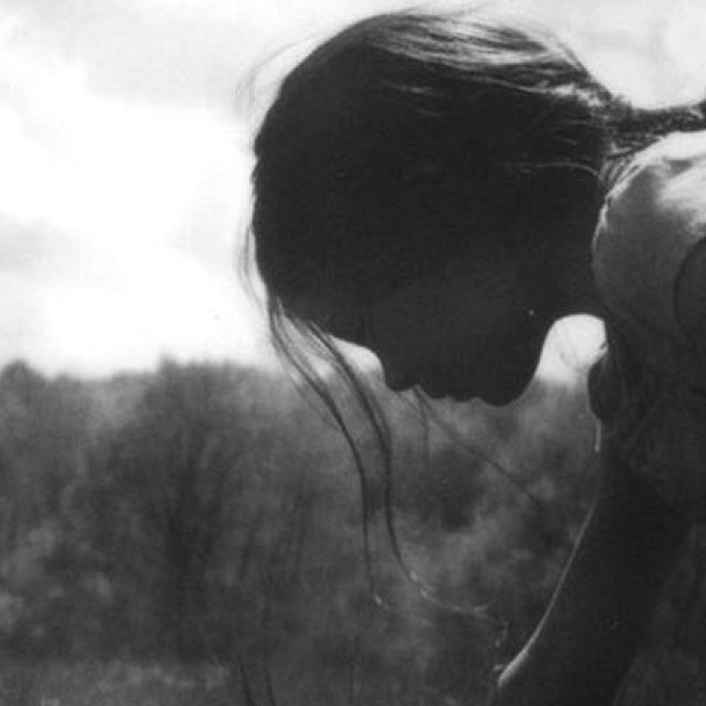 heburiedher's profile picture. Quien en su sano juicio sera capaz de amar a alguien incapaz de amarce a si misma ?