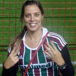 A mãe do Thiaguinho e do Totô, dinda do Bernardinho e da Carolzinha e a tia Fefê do Nozinho e do Bibi!  V-I-C-I-A-D-A no F-L-U-M-I-N-E-N-S-E