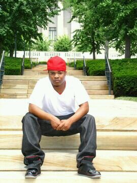 A kool as dude that love to sing ,dance and kicking it with friends...Gets along with anyone just dont cross me!!!!