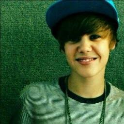 Para mim as sete maravilha do mundo são: seu cheiro, seu sorriso, seus olhos, sua voz, sua risada, suas manias e você 3 @JustinBieber
