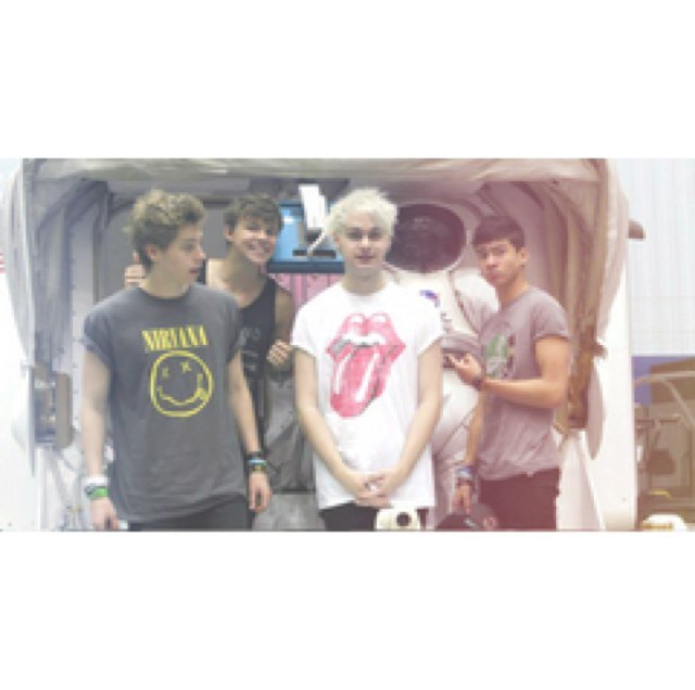 5sosangels's profile picture. 0/4 :(