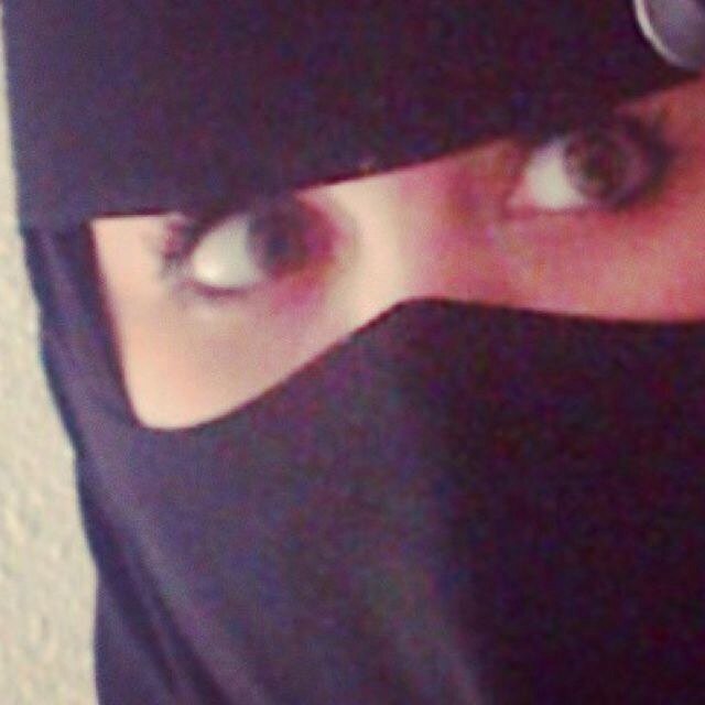 عاشقةٌ مُتماديه مُتمرده شقيه عَبيطه مُثيره مُتورطه لا انصحكم بِ مُتابعتي .. ♥♬-
