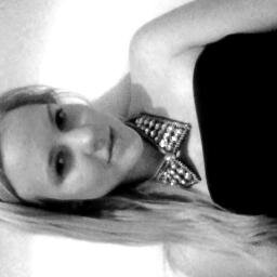 SimonaWtf's profile picture. 