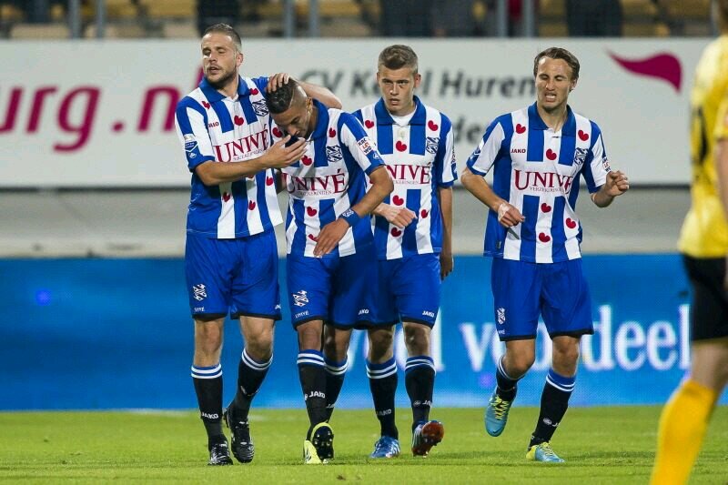 Follow ! ☺⚽ && Promoot dit account ! dit account tweet niet alleen over heerenveen , ook over andere eredivisie clubs !