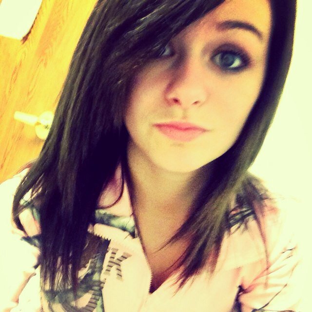Im 18 
-i dont start shit ,& defintely dont put up with it. Fourwheelers, Dirt bikes ,Shopping , Family❤ Races, & I smoke ciggarettes, but fuck it.✌