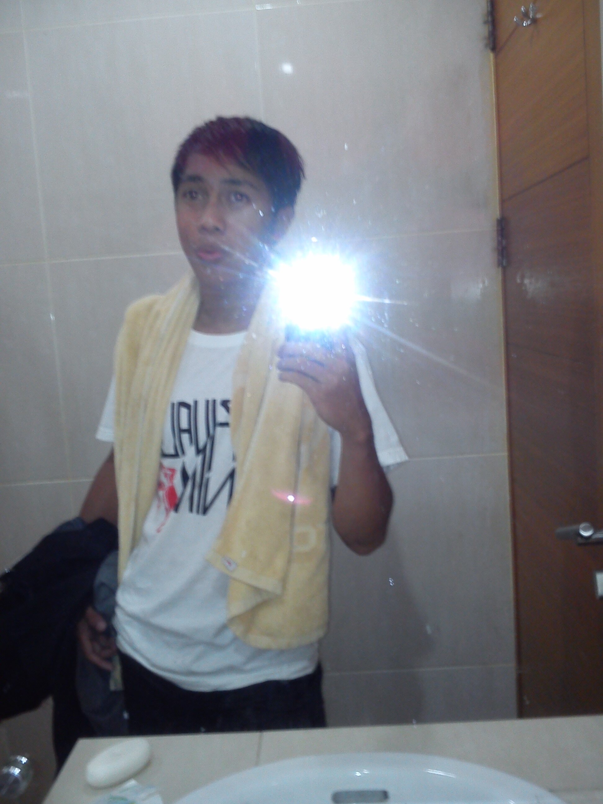gak mau pusing mikirin hal2 yang gx penting mendingan buat hidup penuh warna biar gak boring.....