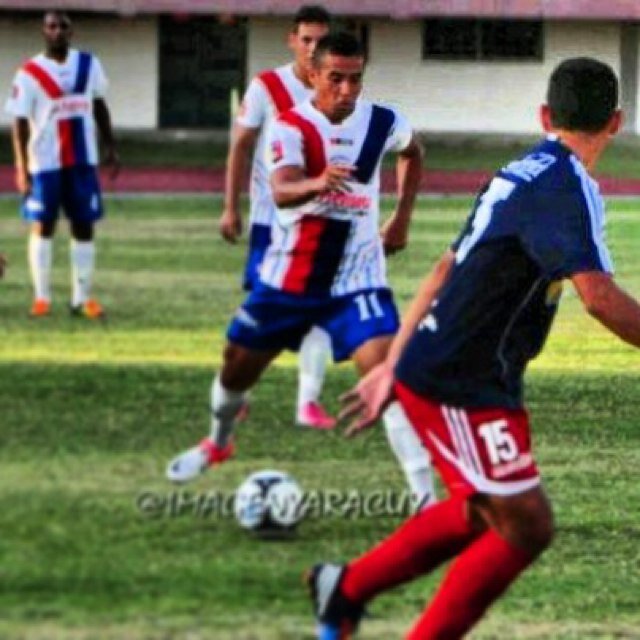 Jugador de futbol profesional , Actualmente Yaracuyanos F.C