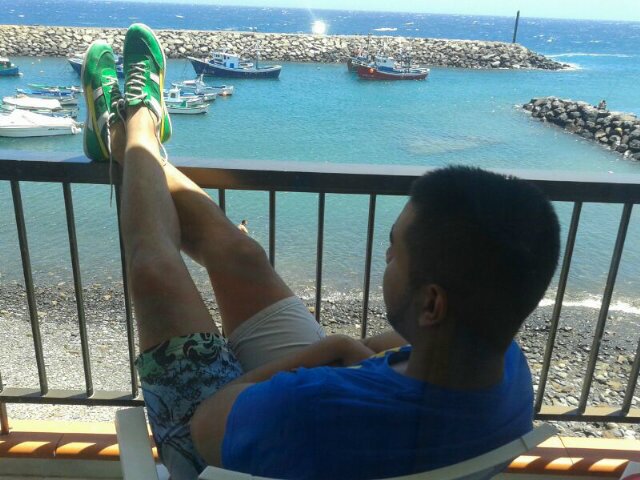 ancaes18's profile picture. No confio en quien no te mira a los ojos cuando te habla, pero confio profundamente en quienes no hablan, cuando te miran a los ojos.