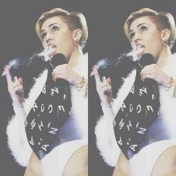 queen miley rules my world