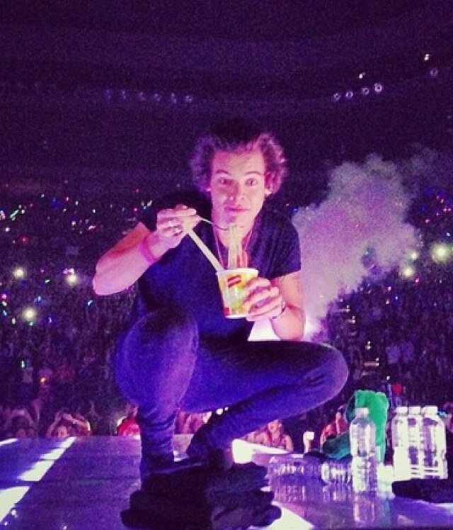 Hi xx directioner ♡ .... *when no thing go right go left*❤ Follow mee plz xx @harry_styles ❤ @zaynmalik