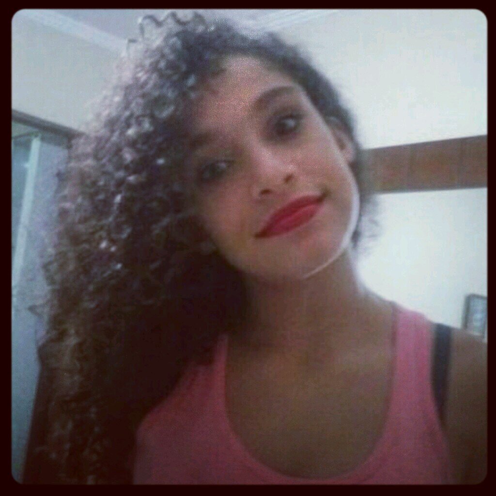 Sou otome,tributo e amo rock e rap não gosto de ordens PAIS ESCOLA FODA-SE tenho um amor segreto por pandacornius
