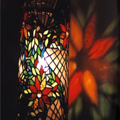 Set up in 2003, IDEAL offers comprehensive & hands on training programmes in the media of Glass/ Wood/ Fabric/ Metal/ Fine Art