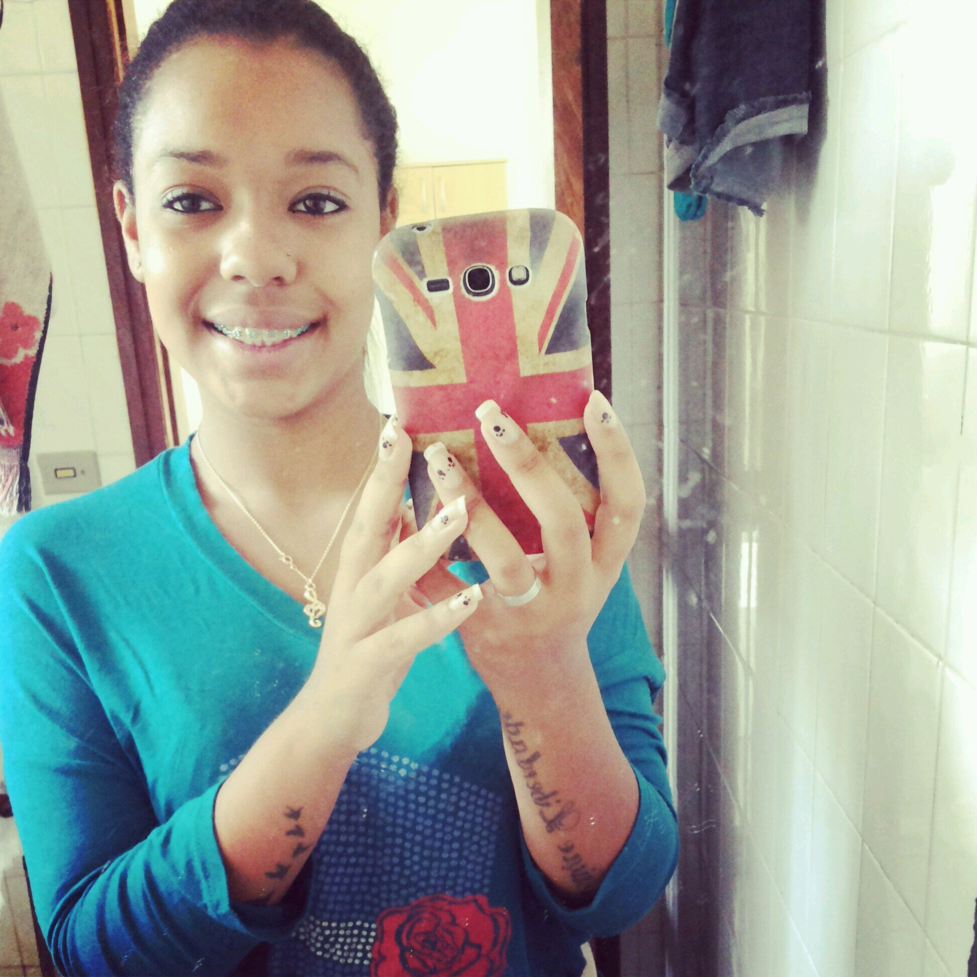 Coorithianaa ♥ ;Siigno Viirgem ; Fé em Deus que elle é Justoo Sempre '   ~*-*  Segueem aii Instagram  @_isaahbastos
u. u Descobree *-*