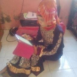 hanya bisa slalu tersenyum untuk kluarga dan shabat2 ku..
:)