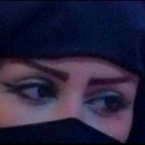 في بعض آلآوقآت قد يجعلگ آلخيآل تبتسمَ من آعمآق قلبگ♡'.