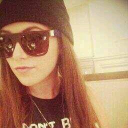 19 años. Hermana mayor de Christian Beadles. Modelo y  Youtuber. | Mi sexy Chaz | [ 29/Nov/13 ]