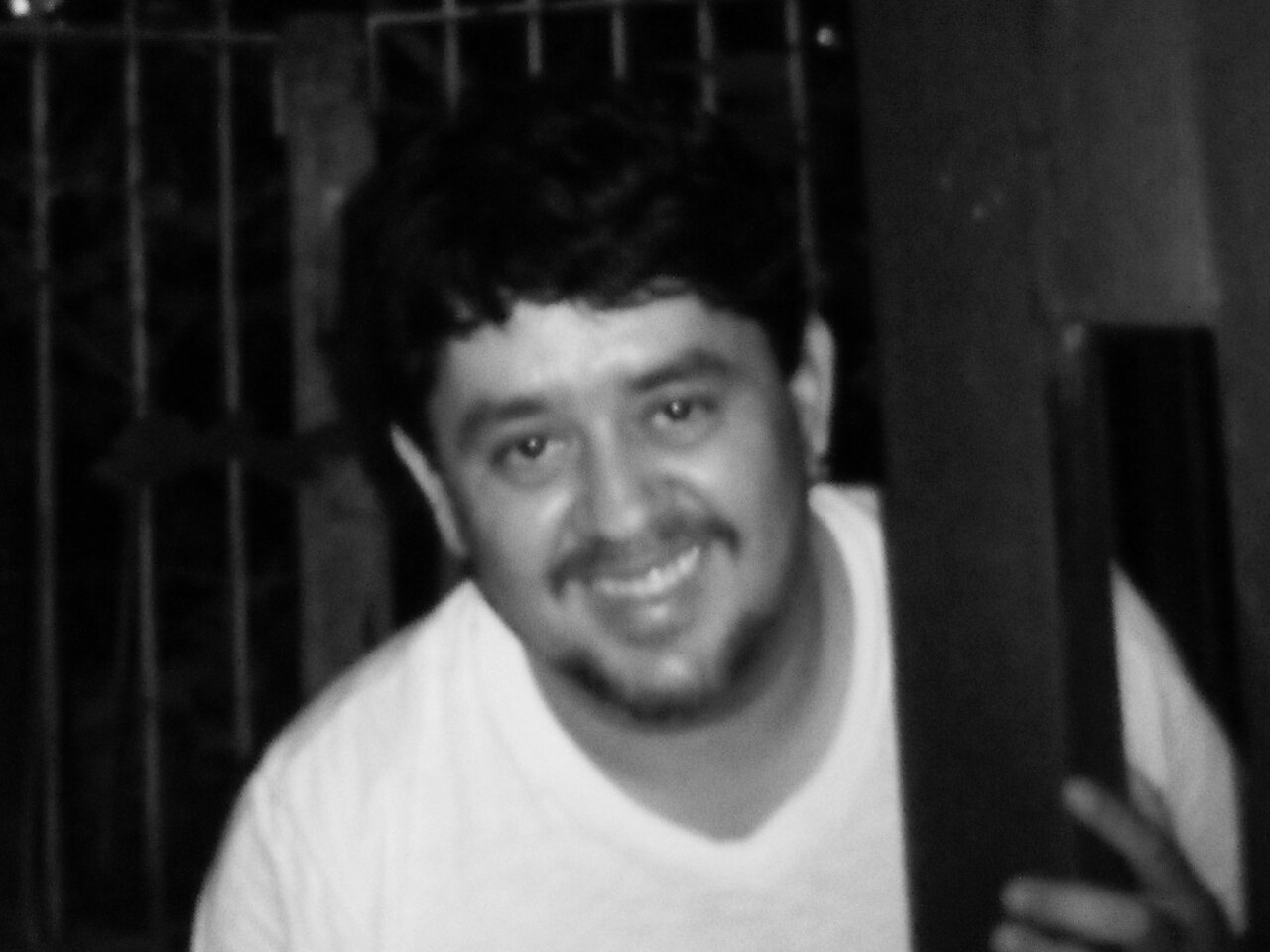 Brasileiro, mineiro, músico amador, Bacharel em Ciencias Contábeis, Barman, Professor , instrutor de treinamento em RH e nosotras cositas mas...