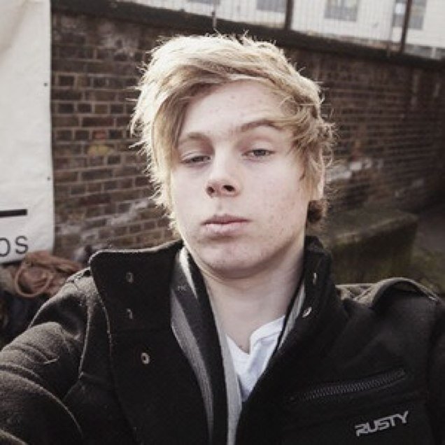 free follow from @singingnoora, feel free to follow me there :) // other accs: @thrillshalsey @mackygalang