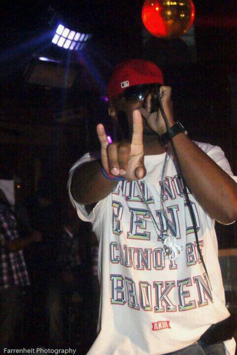 im an up and coming hip hop artist from Chicgo, Illinois. Focused and ready for the world to see and hear my talents.