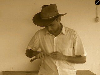 Abogado en ejercicio, creyente del Dios vivo, humilde, criollo y sencillo.