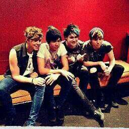 4 aussies making music :) love the people who support us! @ashton5sos @calum5sos @michael5sos @luke5sos
