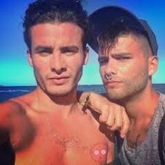 CHICAS// Club de fans de la mejor pareja de #QQCCMH3 . Apoyandolos a muerte @Roi_porto y @johnkylven  ♡.