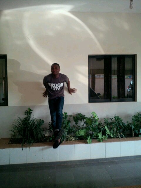 I'm just a cray guy u love #nostringsattached #teamB.o.B #TeamArsenal#Class of 2013 #Play the Guitar #i'm looking for the baddest bitch here Alwayz keep it real