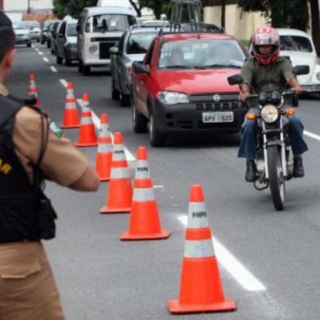 Este Twitter tem o objetivo de ser facilitador aos motoristas de Divinópolis.Informamos em tempo real sobre:trânsito,acidentes,roubos,blitz e etc...