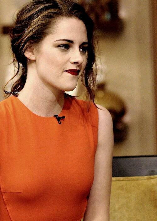 My Sister= @_EmioseDamiose_ My Name=Christina 14 years Love  Piano #1Krisbian