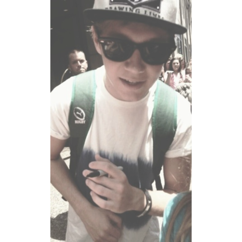 yay free follow please follow @msftnarryy if you feel like it. tehee bye