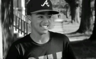 I dont ply hard to get . Im fun to be around . I love lil mousee. Follow me i promise to follow  back lehgooo!!!!!
