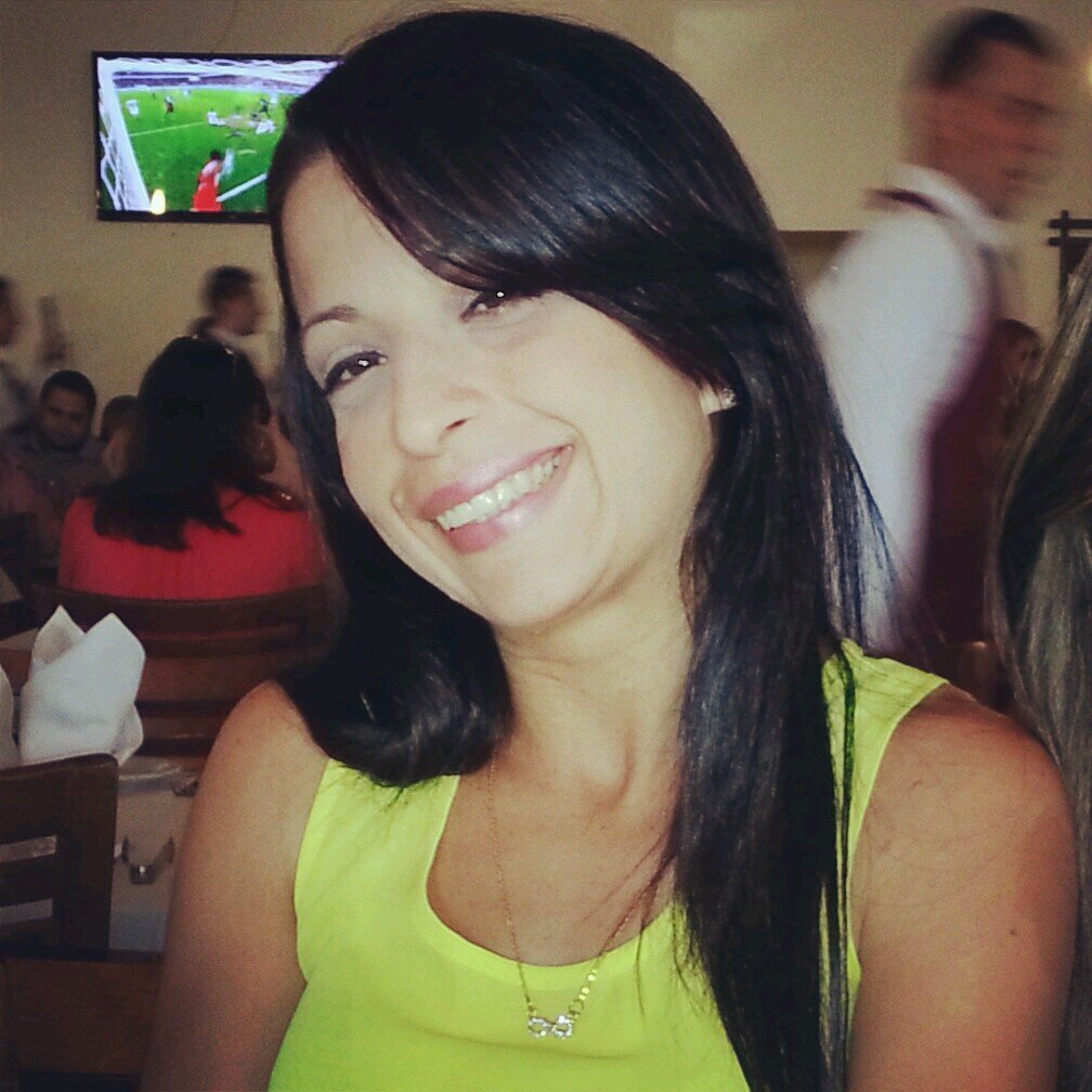 Sou uma pernambucana fã e apaixonada pelo Leo Santana,Torcedora do Náutico ♥ Amo Meus Pais minha vida Deus é acima de Tudo ♥