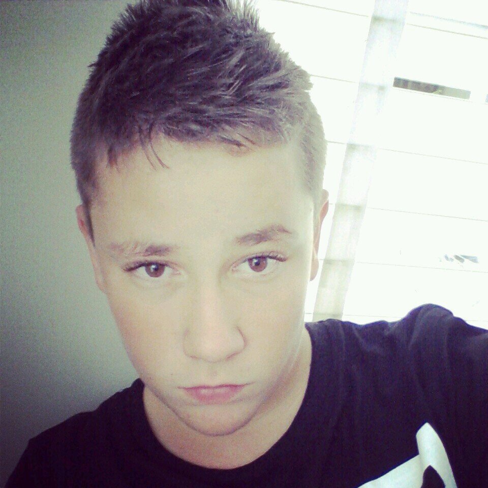 teunvankleef gamer for life fifa 14 gta v jwz..... srx.....