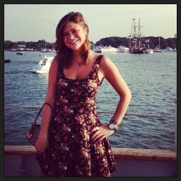 KrissiBell's profile picture. (family friendly twitter)