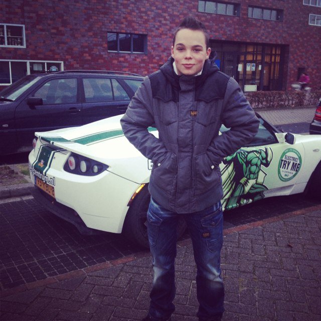 16 jaar #Installatiewerk #elektricien# chillings x floriande whats app : 0623525870 Fan van Namek 
Y.o.l.o.