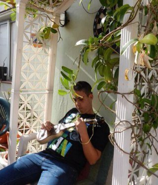 Antiguo Alumno Salesiano y Músico Profesional.Timplista y Guitarrista.Componente de la parranda Bentahod.Preanimador de Cristo Vive.Instagram:MarioTimplista